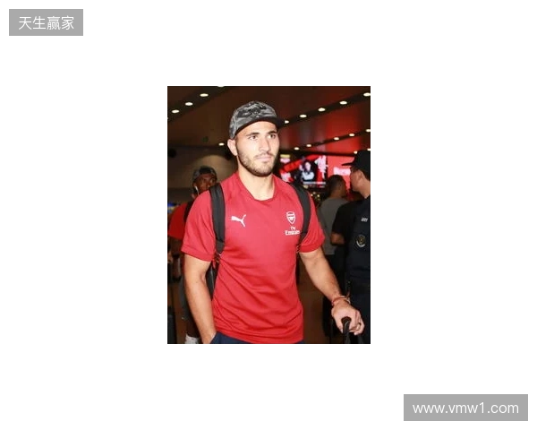 英超官方晒出图片：阿森纳U15全员抵达北京